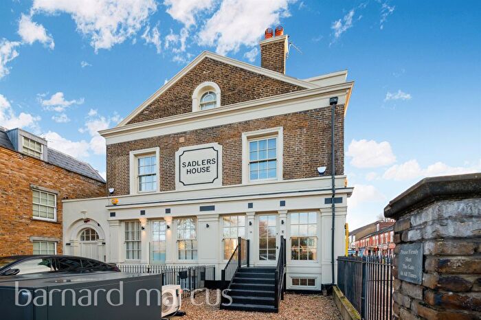 2 Bedroom Flat For Sale In Lower Richmond Road, London, SW15