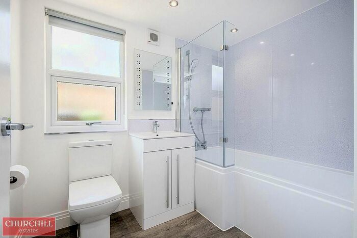 2 Bedroom Property To Rent In Forest Road, London, E17