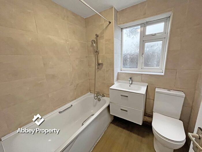 1 Bedroom Property To Rent In Alder Crescent, Luton, LU3