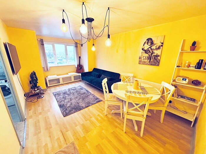 1 Bedroom Flat To Rent In Transom Close, London, SE16