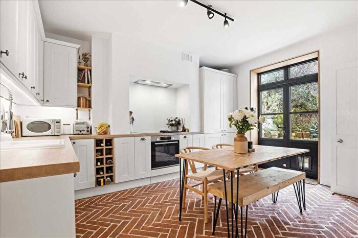 1 Bedroom Flat For Sale In Montpelier Grove, London, NW5