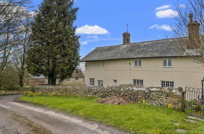 4 Bedroom Semi-Detached House To Rent In Evershot, DT2