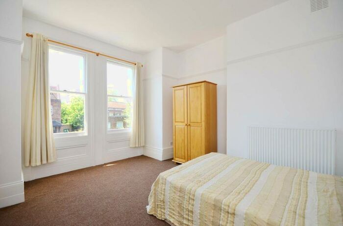 1 Bedroom Flat To Rent In Knatchbull Road, Camberwell, London, SE5