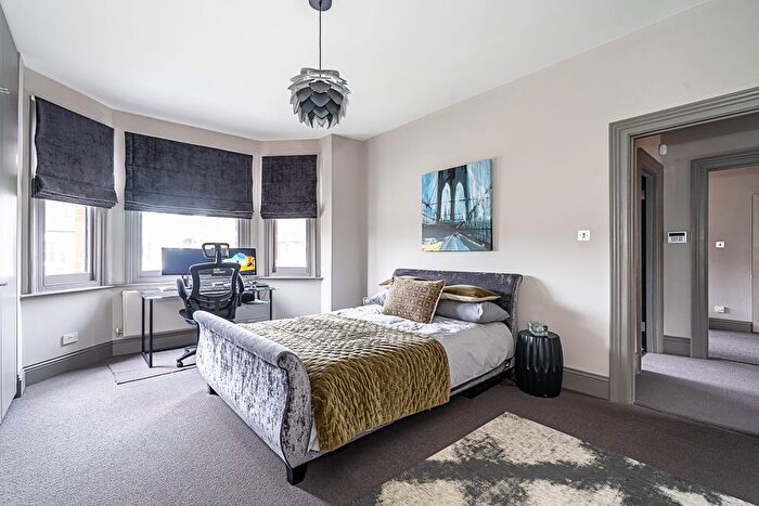 5 Bedroom Detached House For Sale In Marchwood Crescent, Ealing, W5