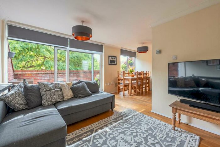 2 Bedroom Apartment For Sale In Churchfields, South Woodford, E18