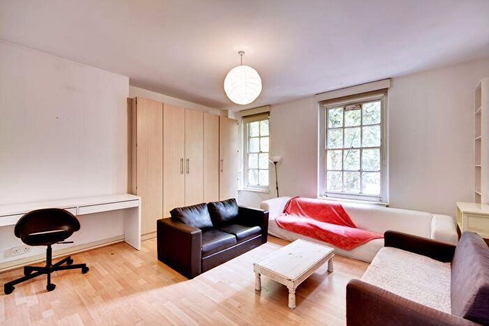 2 Bedroom Flat To Rent In Portpool Lane, London, EC1N