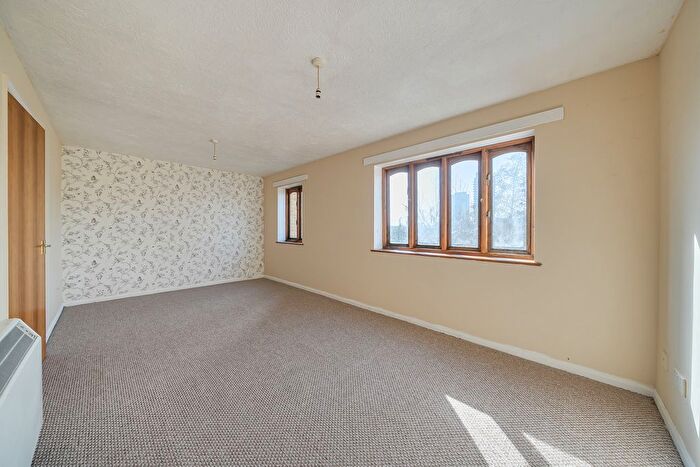 1 Bedroom Flat For Sale In St. Ann's Hill, London, SW18