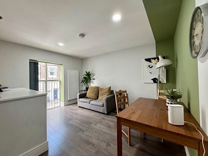 1 Bedroom Flat To Rent In Queens Crescent, Kentish Town, NW5