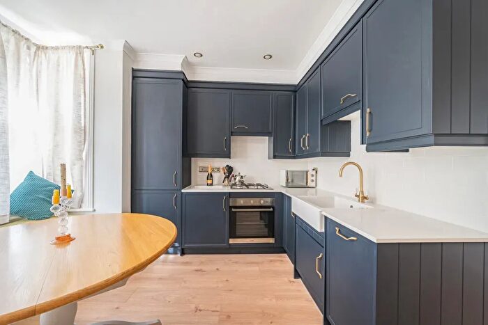 1 Bedroom Flat To Rent In Gordon Road, West Ealing, W13