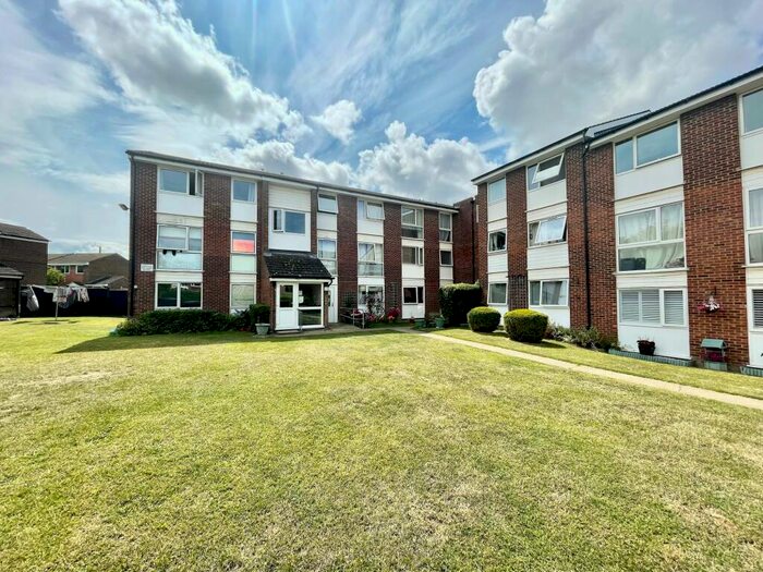 2 Bedroom Apartment To Rent In Tennyson Close, Royston, SG8