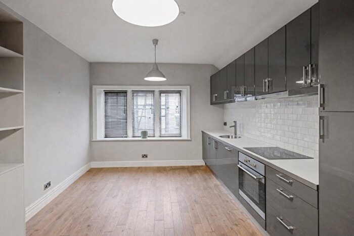 3 Bedroom Flat For Sale In Coppice Drive, Harrogate, North Yorkshire, HG1