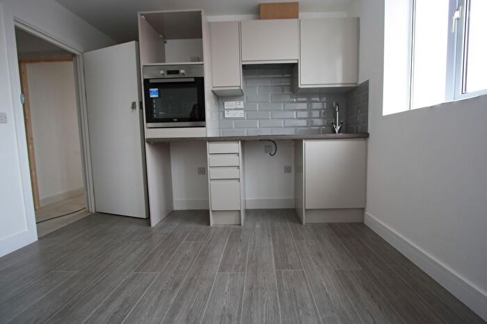 Studio To Rent In Lillie Road, London, SW6