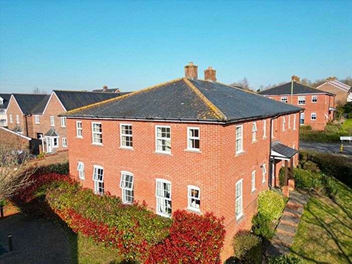 2 Bedroom Flat For Sale In Overton Hill, Overton., RG25