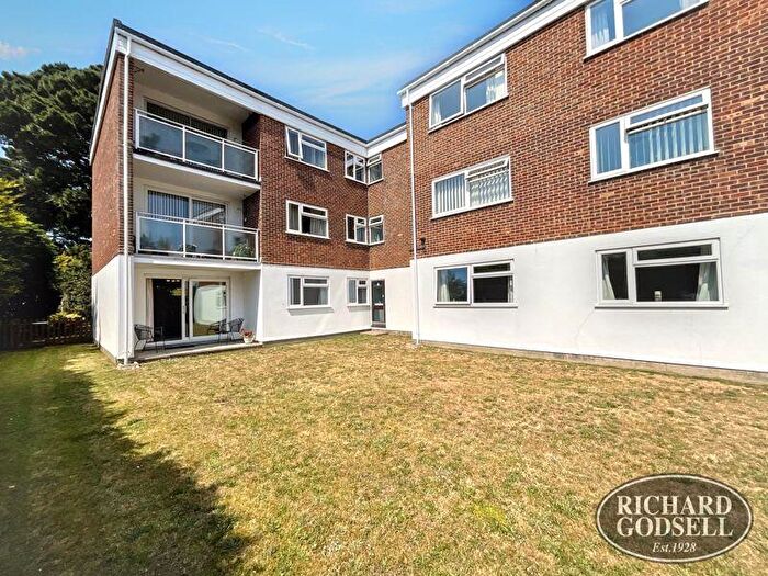 2 Bedroom Flat For Sale In Mudeford, Christchurch, BH23