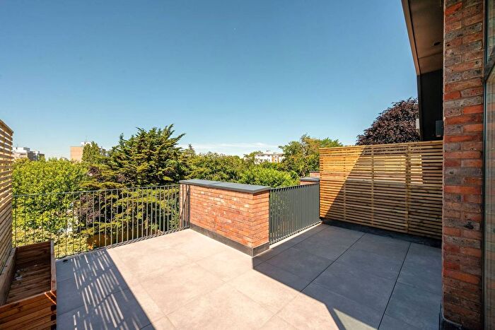 5 Bedroom Detached House To Rent In Akehurst Street, Putney, London, SW15