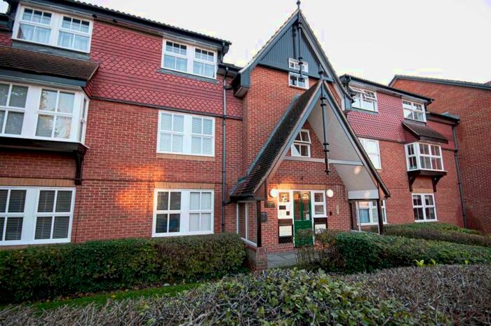 2 Bedroom Flat To Rent In Grange Crescent, Dartford, DA2