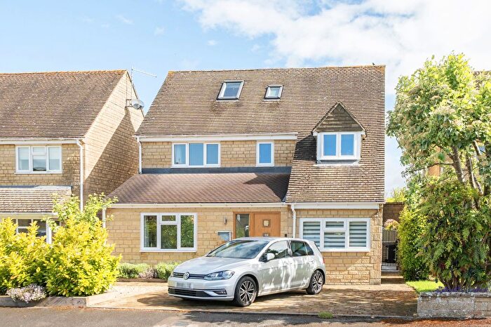 4 Bedroom Detached House To Rent In Lamberts Field, Bourton-On-The-Water, GL54