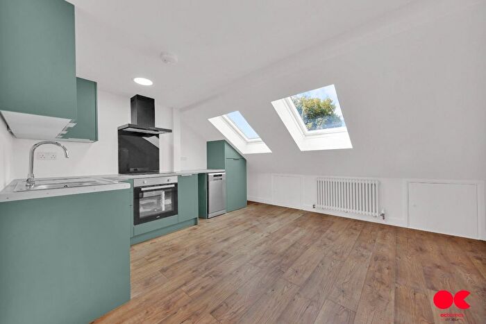 3 Bedroom Flat To Rent In Windsor Road, Leyton, E10