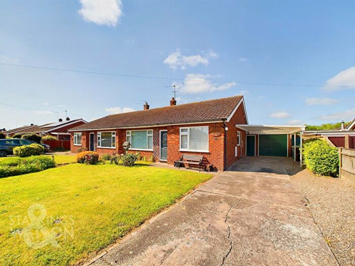 3 Bedroom Semi-Detached Bungalow For Sale In Chapelfield, Freethorpe, Norwich, NR13