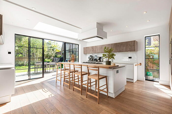5 Bedroom Semi Detached House For Sale In West Temple Sheen, London, SW14