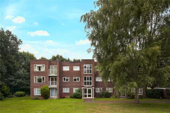 2 Bedroom Flat To Rent In Malcolm Way, Snaresbrook, London, E11