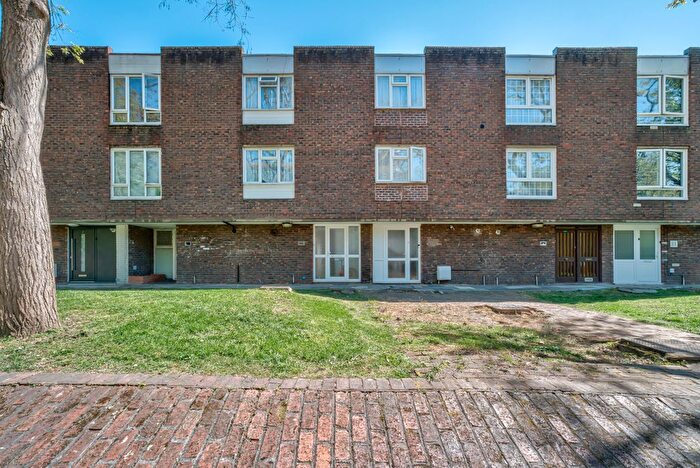 3 Bedroom Town House To Rent In Everglade Strand, Colindale, NW9