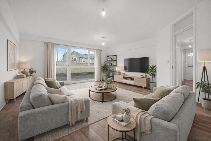 3 Bedroom Flat For Sale In East End Road, East Finchley, London, N2