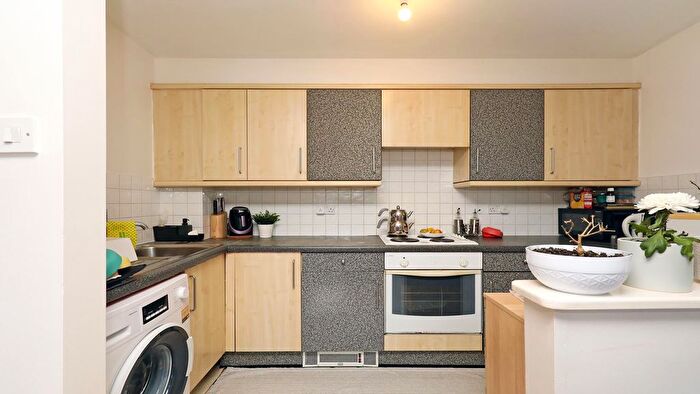 2 Bedroom Flat To Rent In Church Road, Acton, W3