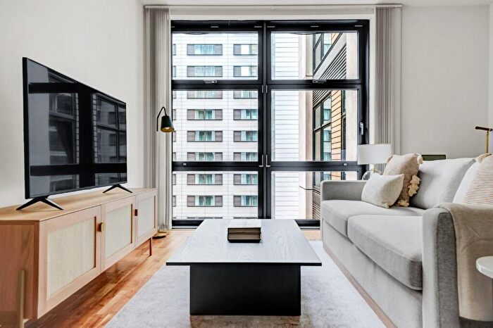 1 Bedroom Apartment To Rent In South Quay Square, London, E14