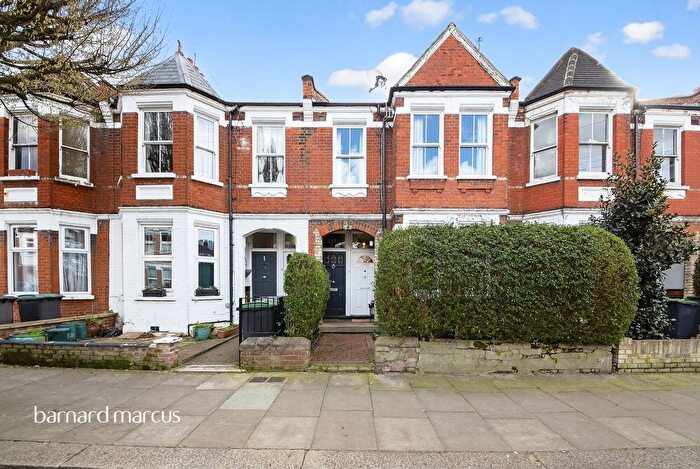2 Bedroom Maisonette For Sale In Lyndhurst Road, London, N22