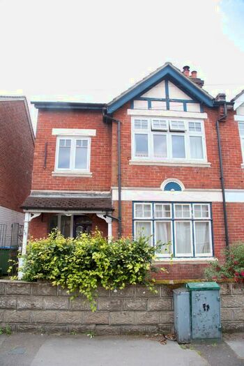 5 Bedroom House To Rent In Wilton Avenue, SO15