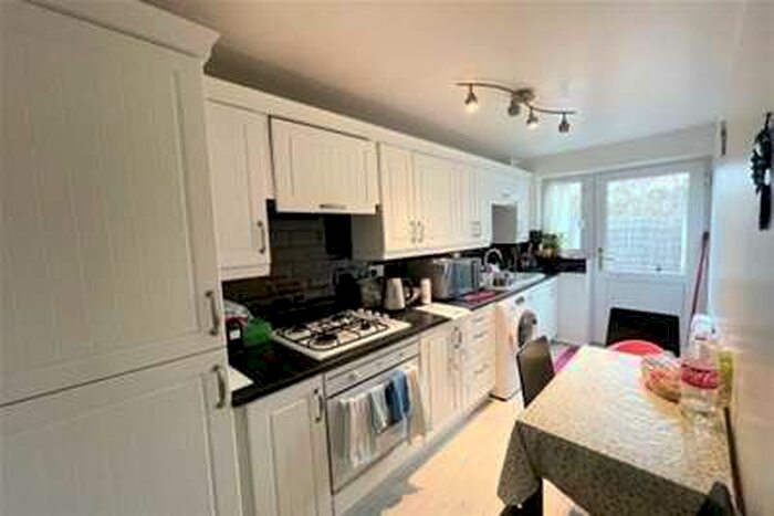 1 Bedroom Maisonette Flat To Rent In Burdetts Road RM9