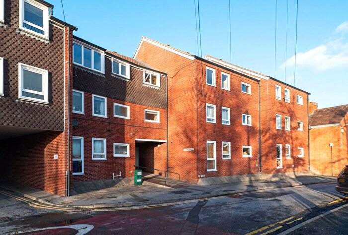 2 Bedroom Flat For Sale In Lilleys Alley, Tewkesbury, Gloucestershire, GL20
