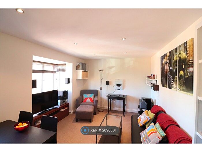 1 Bedroom Flat To Rent In London, London, SW19