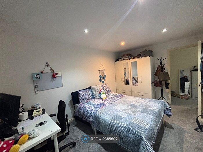 2 Bedroom Flat To Rent In Orchid Close, Luton, LU3