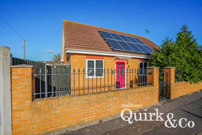 4 Bedroom Detached House For Sale In Birch Close, Canvey Island, SS8