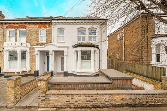 2 Bedroom Flat For Sale In Byrne Road, Balham, SW12