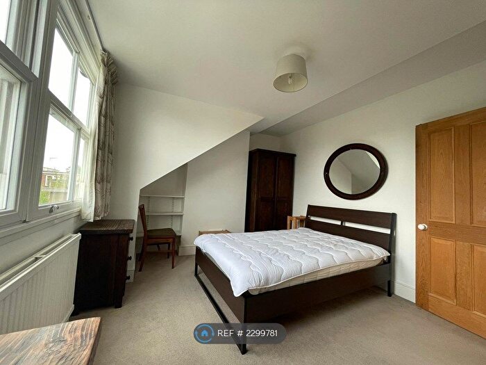 1 Bedroom End Of Terrace House To Rent In Adolphus Road, London, N4