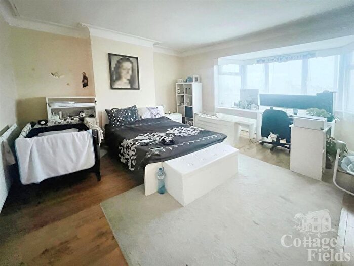 3 Bedroom Maisonette To Rent In Southbury Road, Enfield, EN1