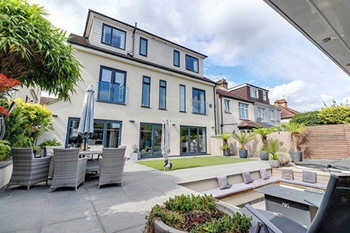 5 Bedroom Detached House For Sale In * Large Outbuilding With Shower Room * Dundonald Drive, Leigh-On-Sea, SS9