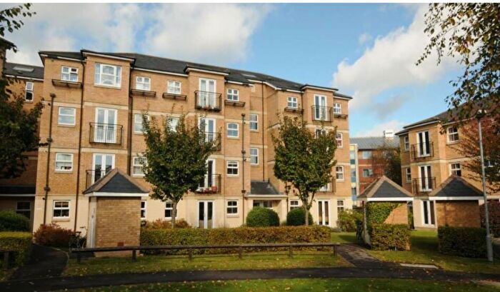 3 Bedroom Flat To Rent In Venneit Close, Botley, Hmo Ready Sharers, OX1