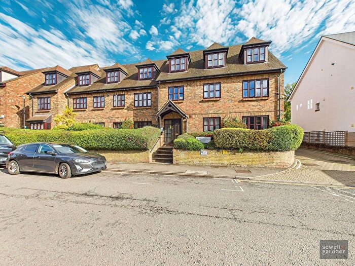 2 Bedroom Flat For Sale In Chorleywood, Hertfordshire, WD3