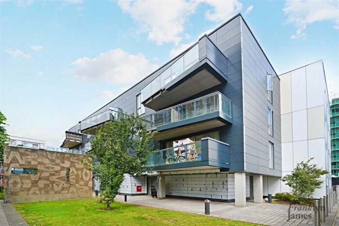 3 Bedroom Apartment To Rent In Lonsdale House, Equinox Square, E14