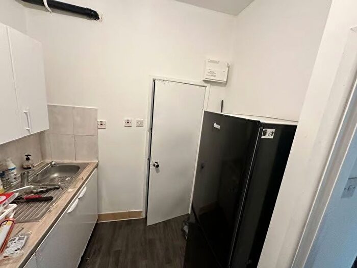 2 Bedroom Flat To Rent In New Cross Road, London, SE14