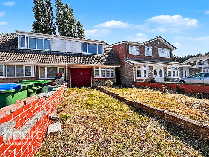 3 Bedroom Semi-Detached House For Sale In Broomfield, Smethwick, B67