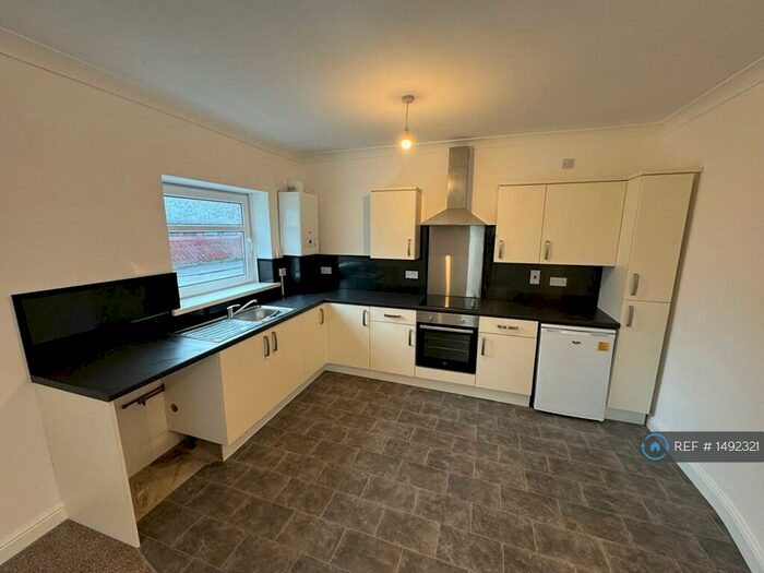 2 Bedroom Flat To Rent In Princess Court, Llanelli, SA15