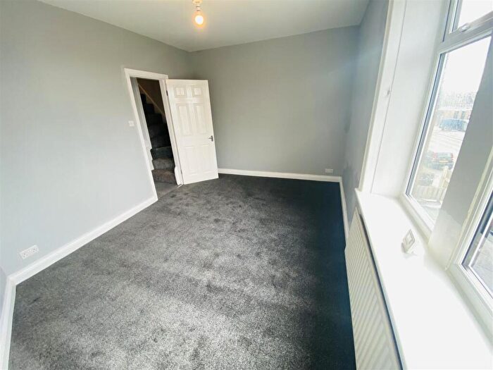 2 Bedroom End Of Terrace House To Rent In Idle Road, Bradford, BD2
