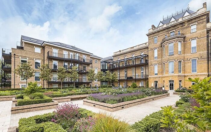 3 Bedroom Flat To Rent In Paxton House, Chambers Park Hill, Wimbledon, SW20