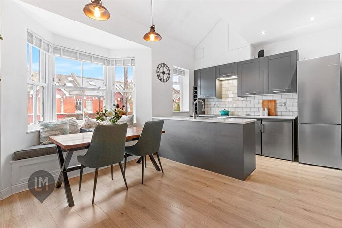 4 Bedroom Flat For Sale In Melrose Avenue, London, SW19