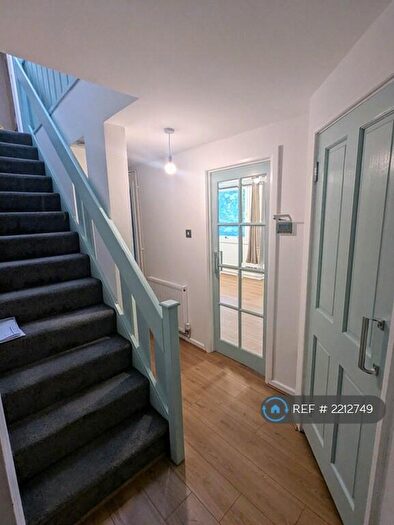 3 Bedroom Maisonette To Rent In Britten Close, London, NW11